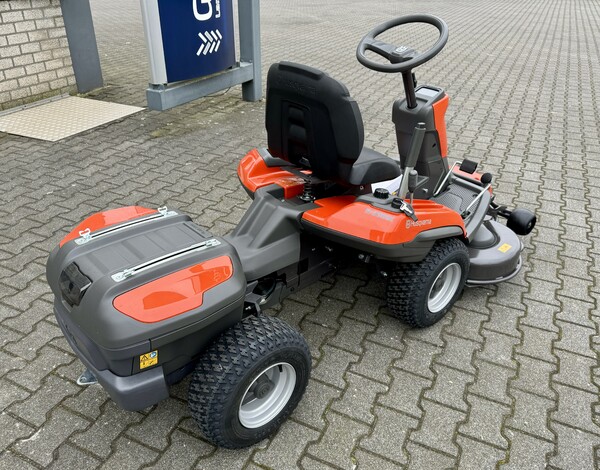 Husqvarna R200 iX + maaidek (ex DEMO) elektrische grasmaaiers | € 7.789